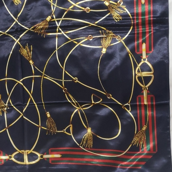 R-1305- Women's Scarf Blue Green Red Colors NWT - Picture 8 of 9